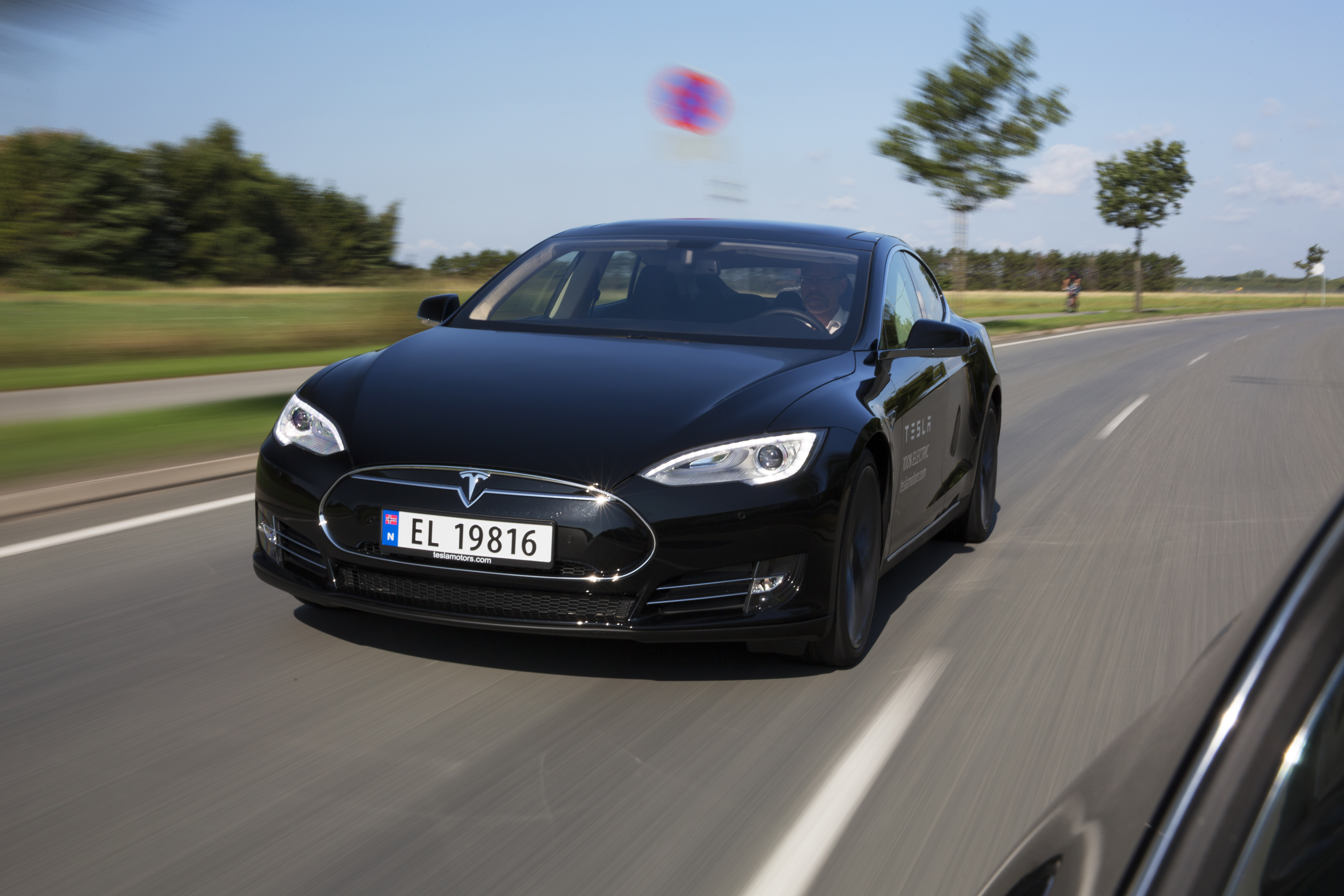 Tesla danmark pris