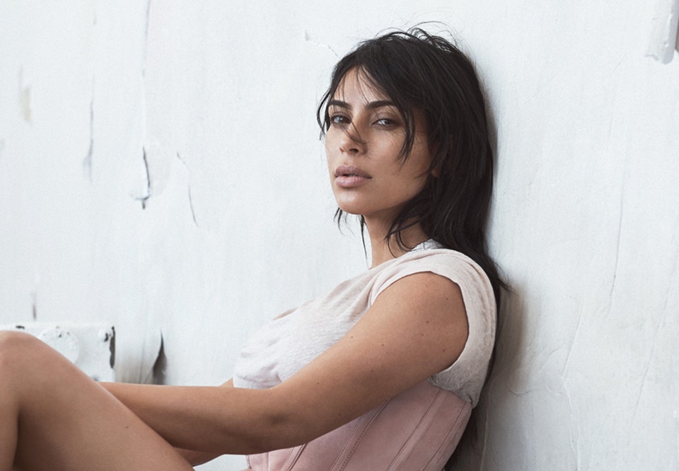 Kim Kardashian deler sine skønhedstips i ny video